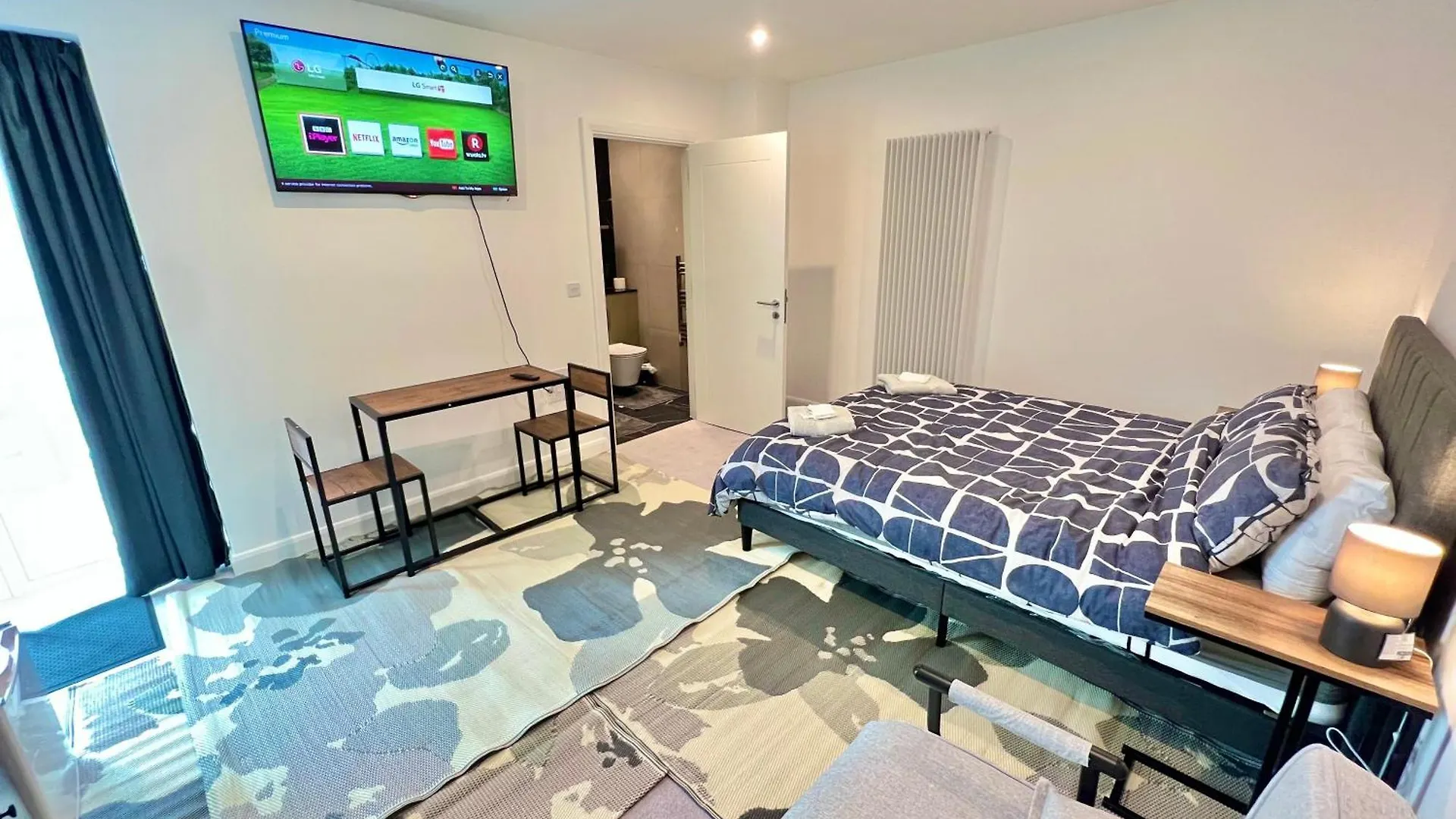 Lux King Studio Penthouse W Private Entrance contacts